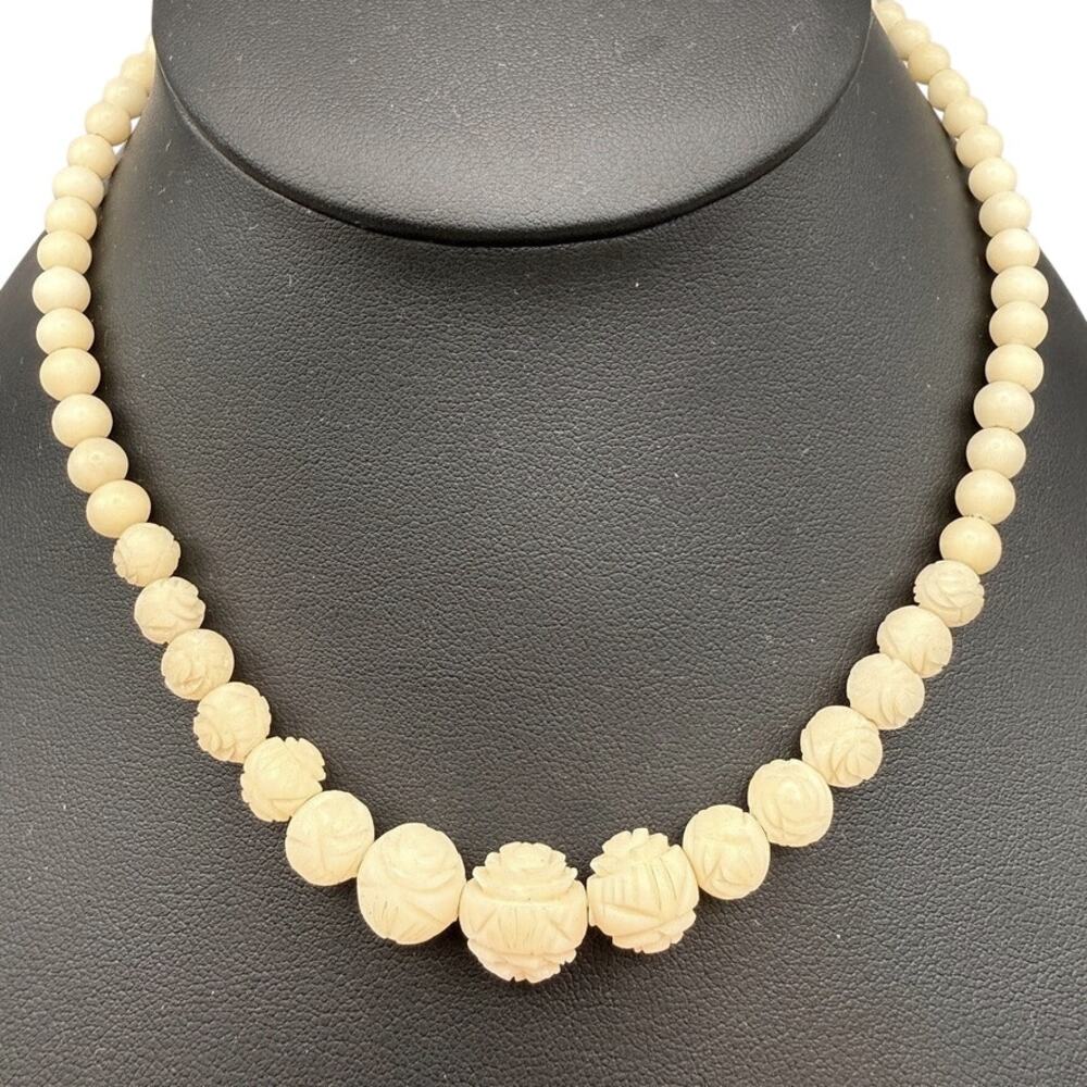 Vintage Carved Resin Cabbage Rose Graduated Cream Bead Necklace Screw Clasp 16"